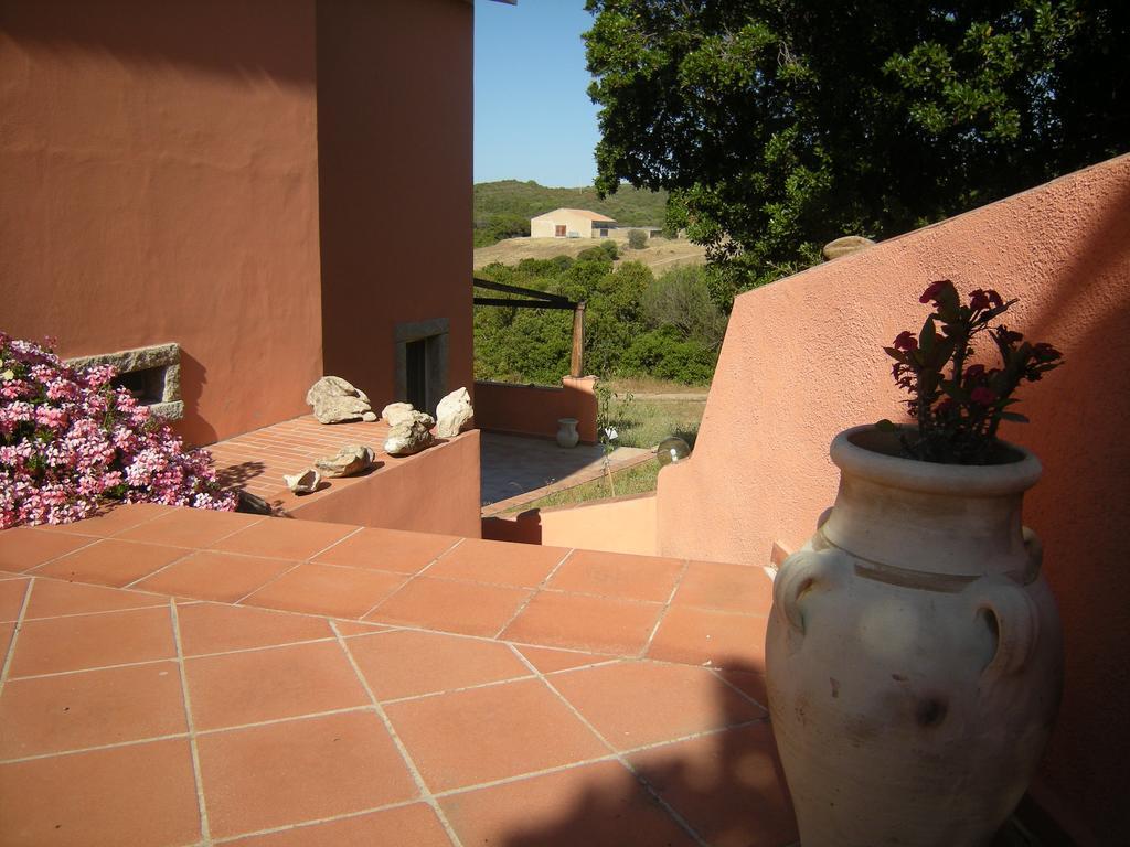 Country House Vignola Mare Aglientu Ngoại thất bức ảnh