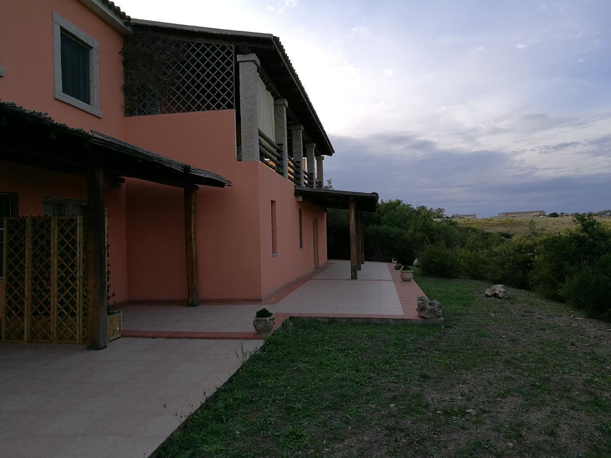 Country House Vignola Mare Aglientu Ngoại thất bức ảnh